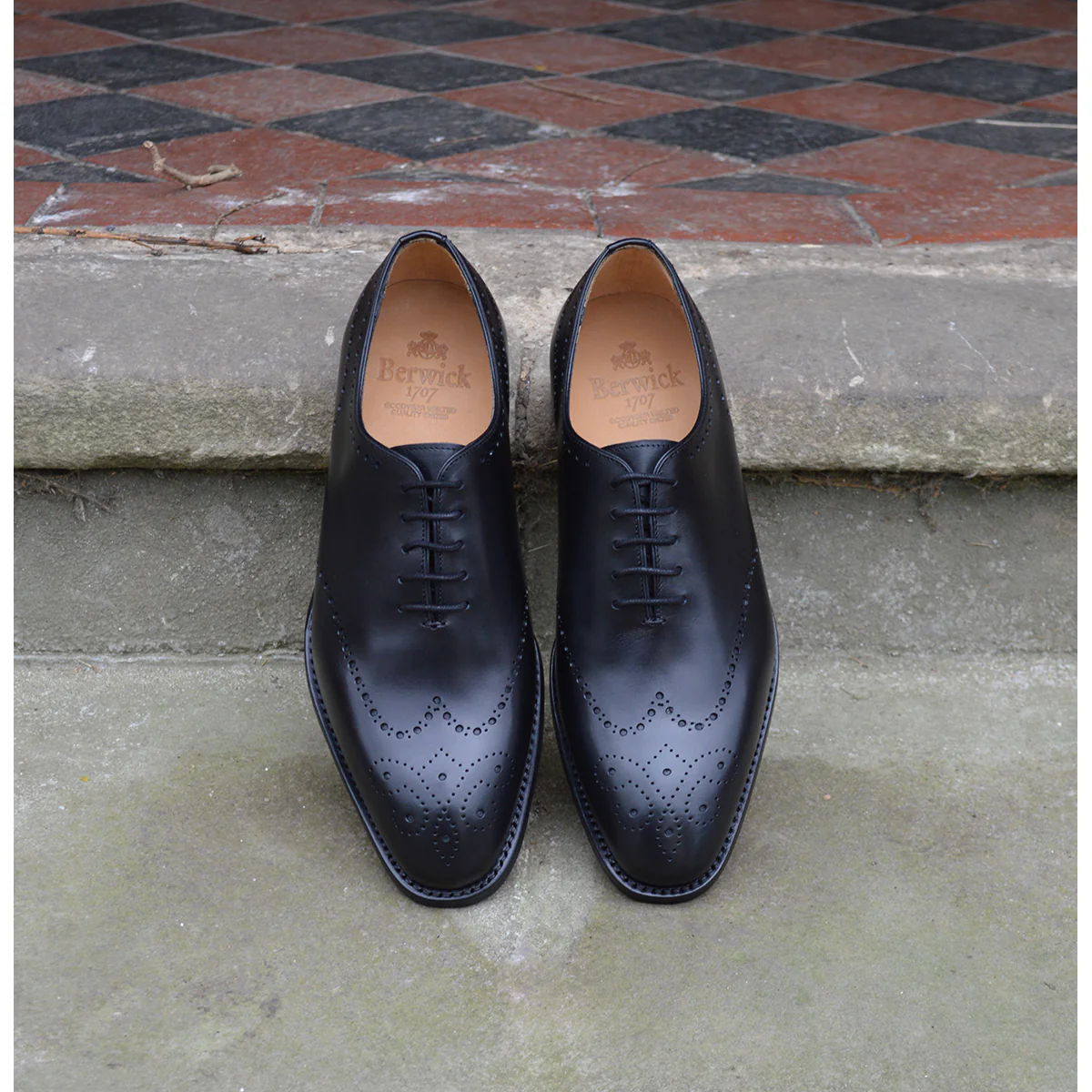 FACTORY SECOND Berwick 1707 Brogue Wholecut (5556) - Black - Image 10