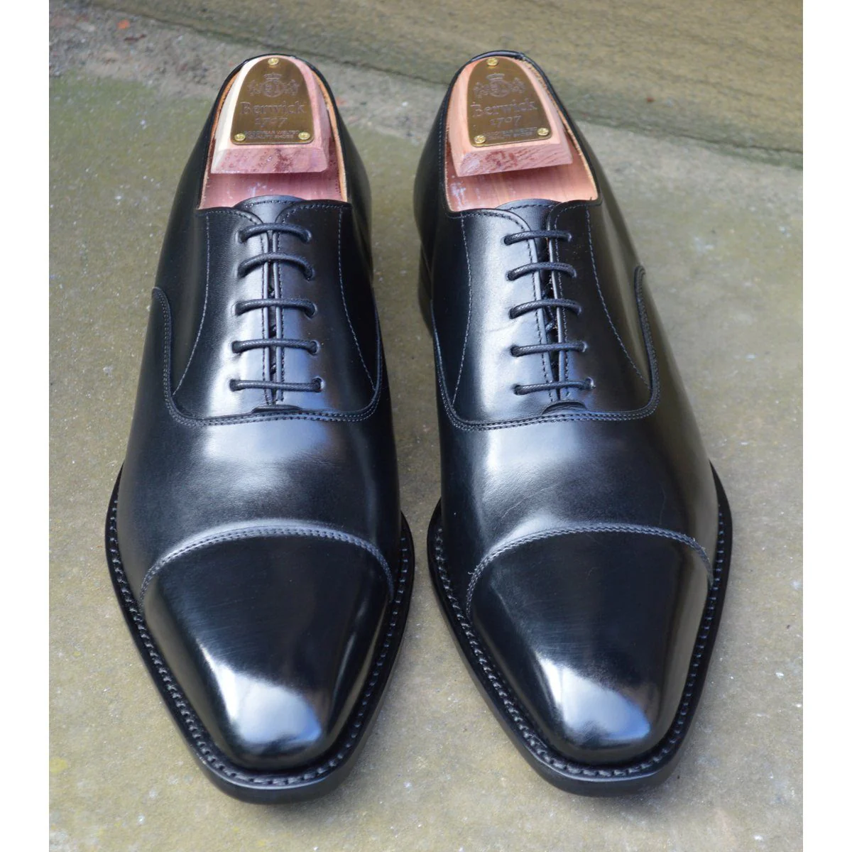 FACTORY SECOND Berwick 1707 Straight Cap Oxford (2428) - Black Boxcalf - Image 11