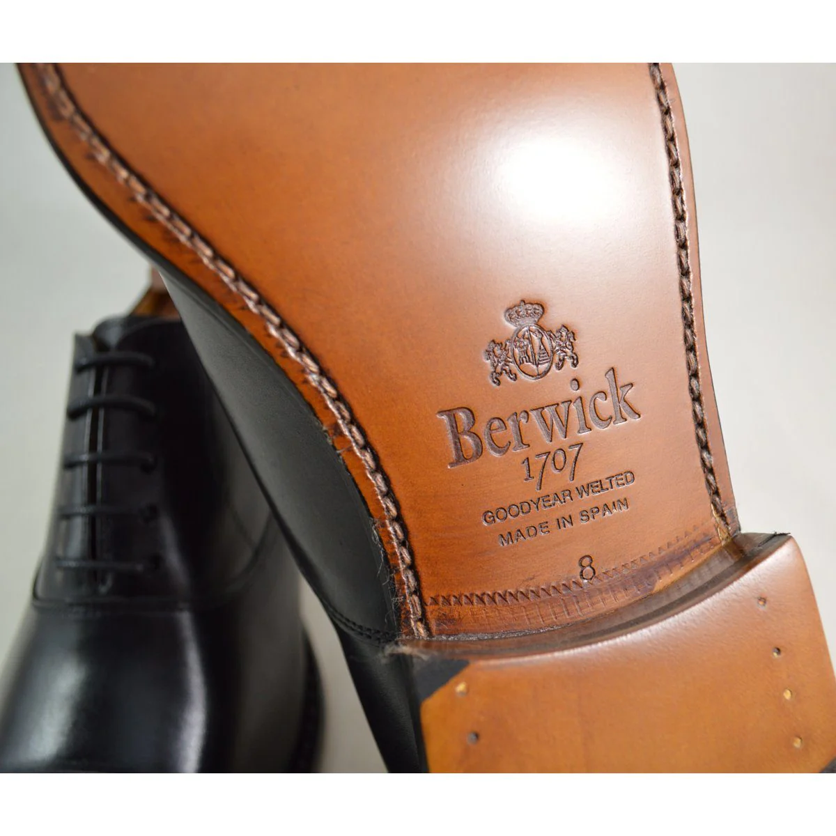 FACTORY SECOND Berwick 1707 Straight Cap Oxford (2428) - Black Boxcalf - Image 7