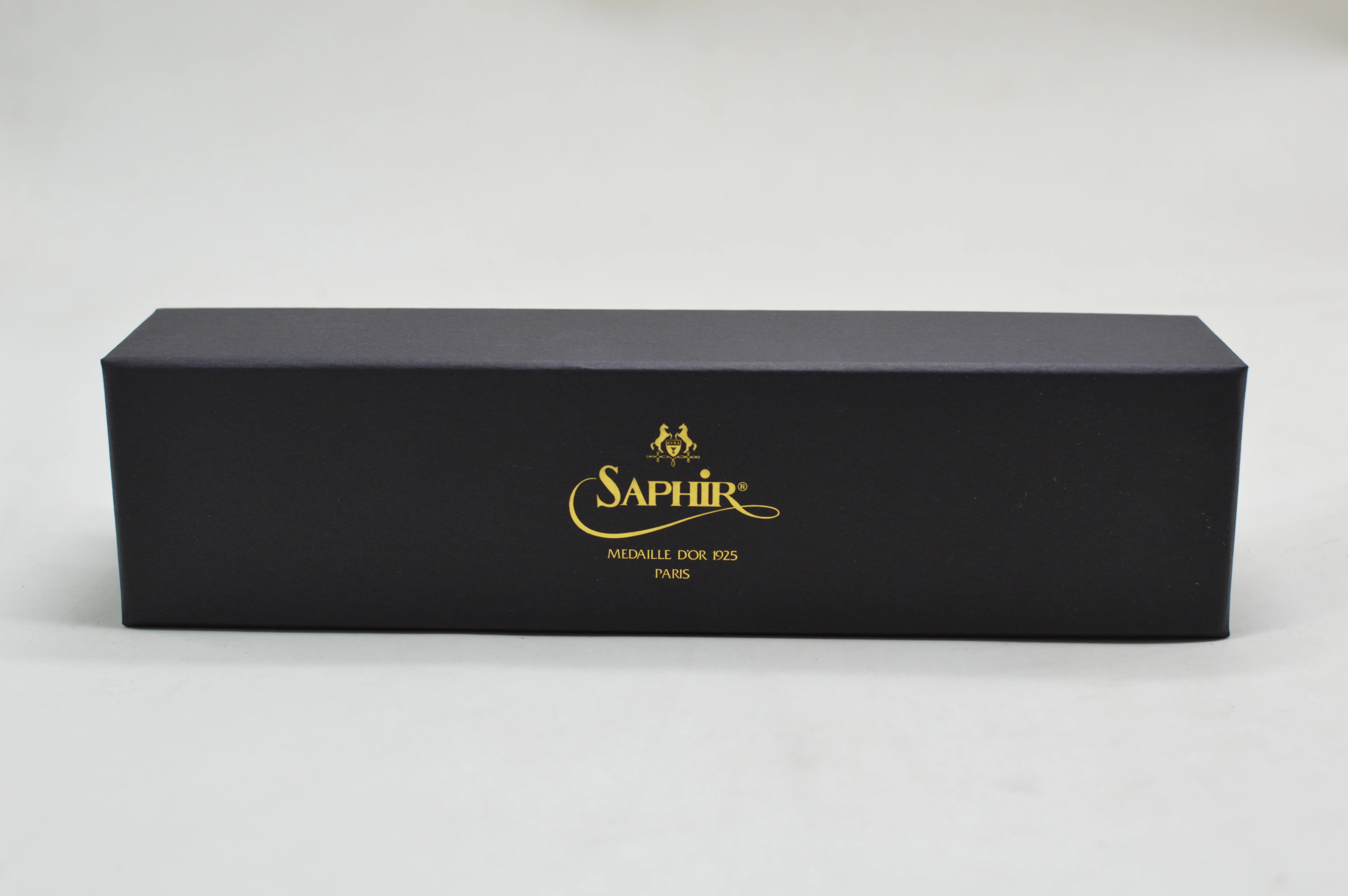 Saphir Medaille D'Or Macaron Set